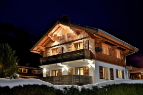 Chalet Cristalliers - 5 Bedroom luxury chalet in central Chamonix with log fire and hot tub